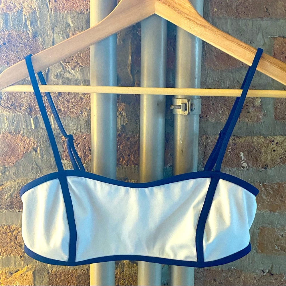 SOLID & STRIPED SWIMSUIT TOP. SIZE M. LIKE NEW.